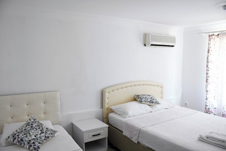 Room 8 of 27