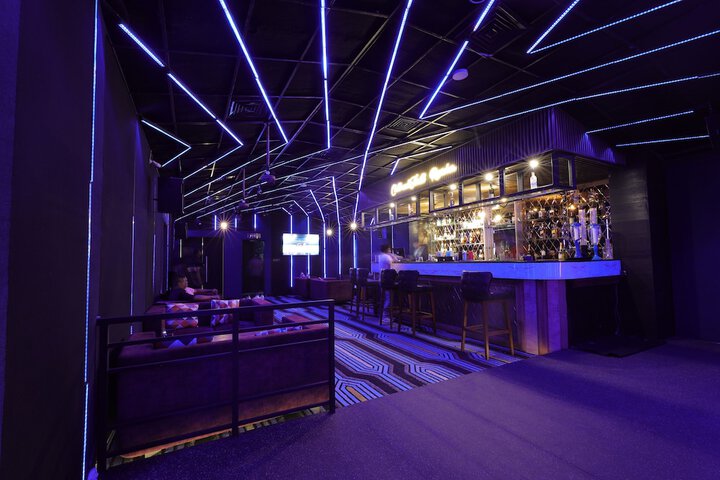 Lounge 113 of 140