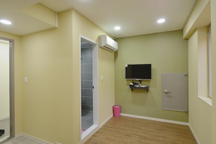 Room 7 of 48
