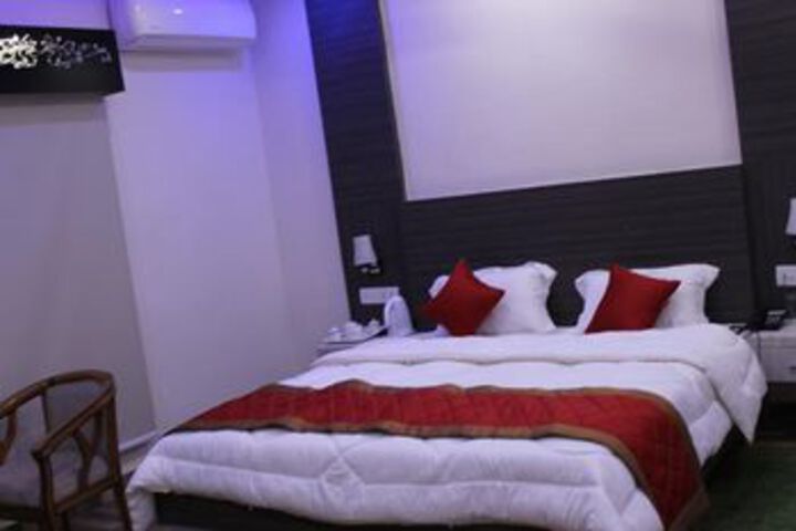 Room 9 of 22