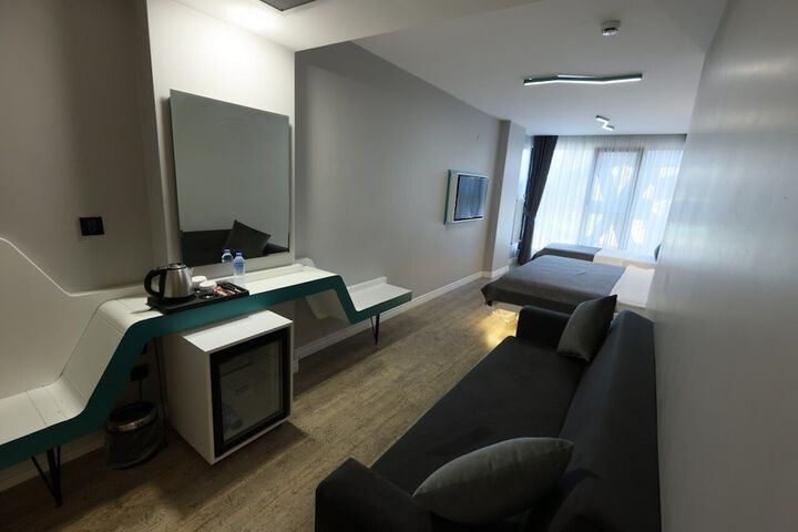 Room 25 of 86