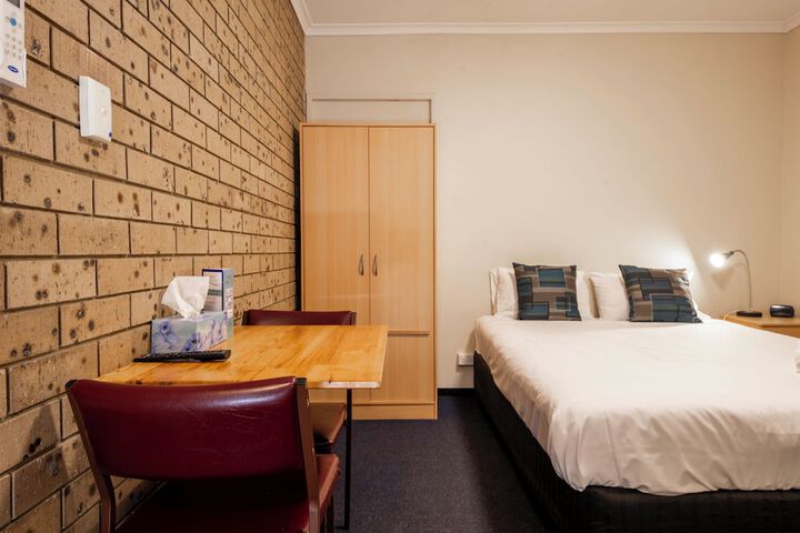 Room 9 of 82