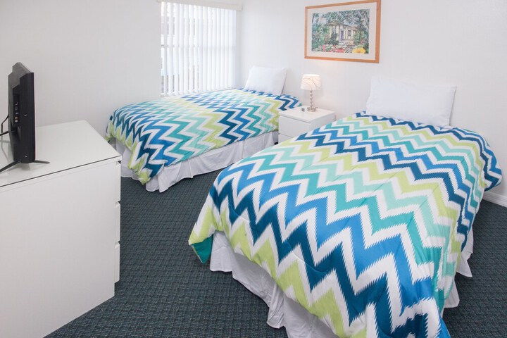 Room 4 of 16