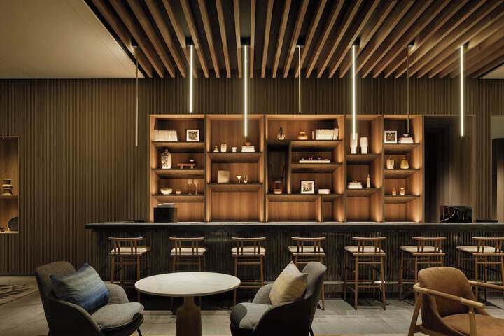 Lounge 72 of 86
