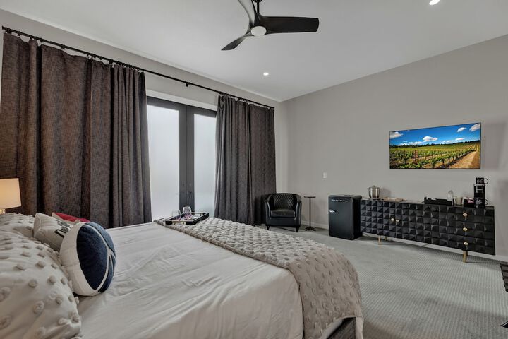 Room 2 of 28