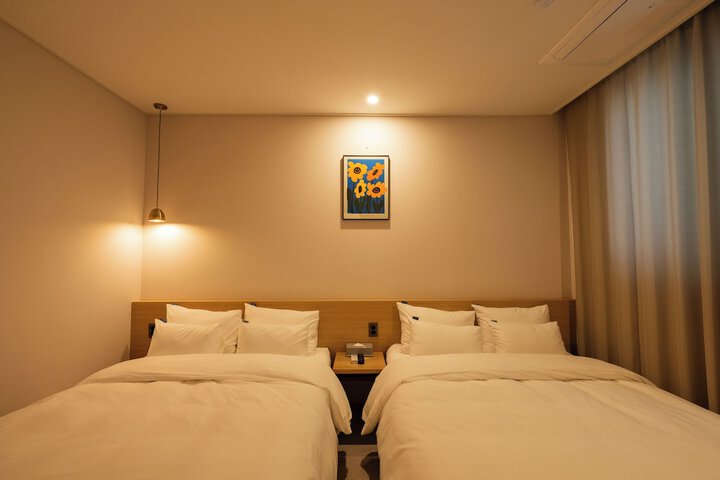Room 32 of 80