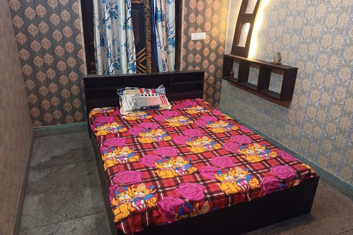 Room 2 of 17