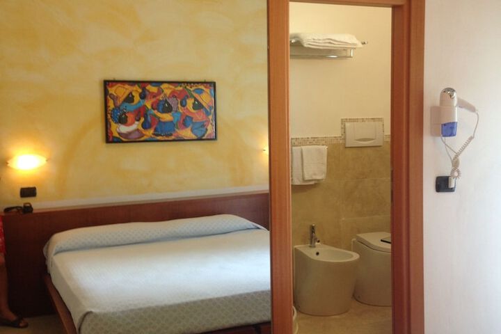 Room 10 of 36