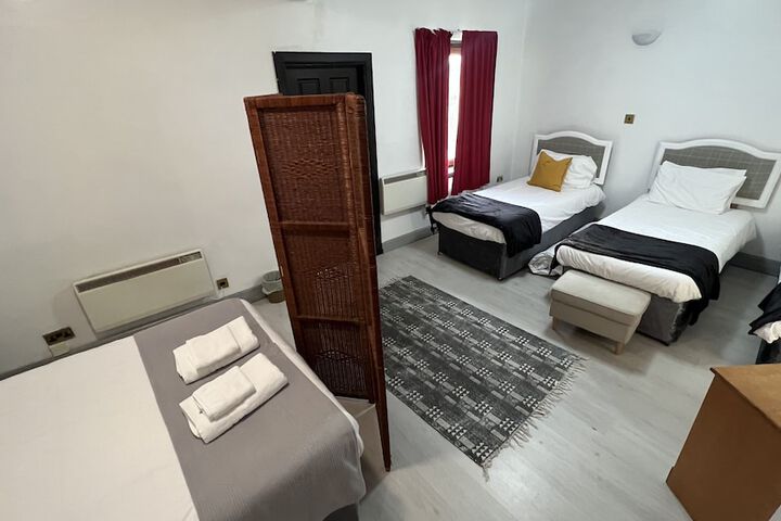 Room 8 of 14
