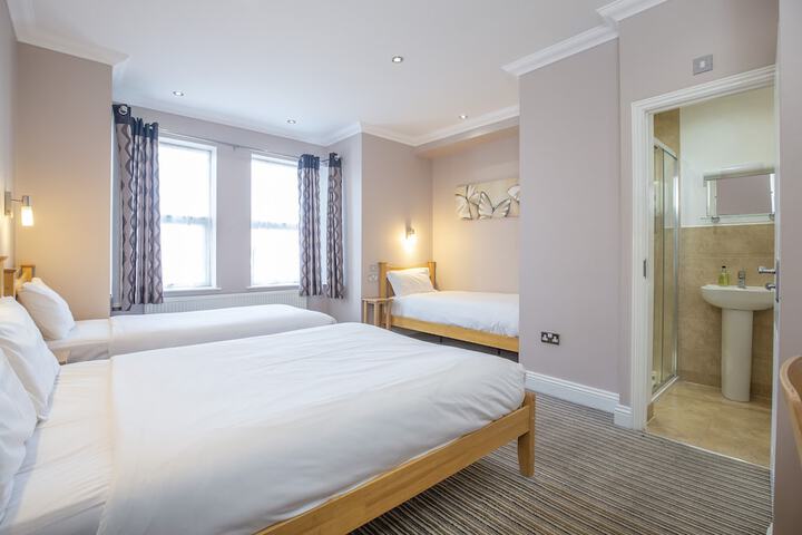 Room 5 of 70