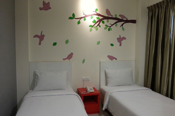 Room 13 of 38
