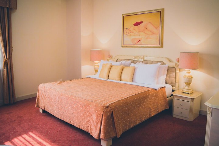 Room 8 of 54