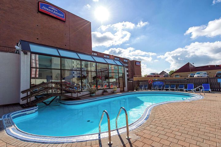 Hotel Pool