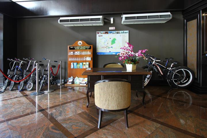 Entrance & Lobby