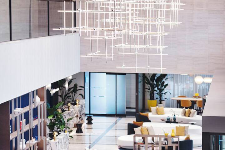 Entrance & Lobby