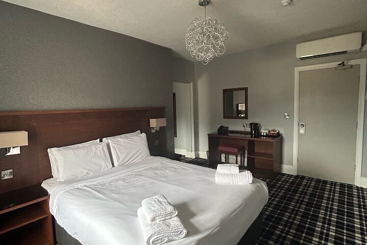 Room 13 of 32