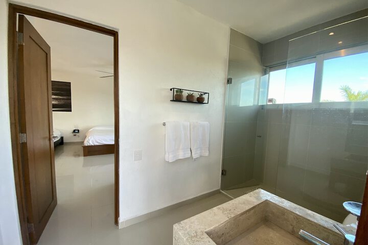Room 13 of 21