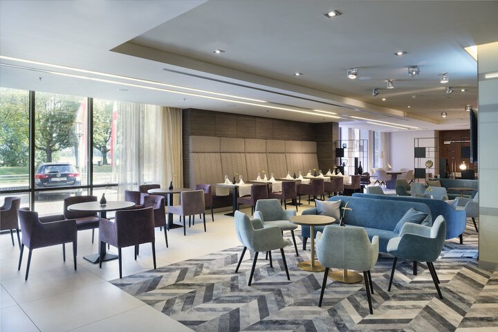 Lounge 57 of 93