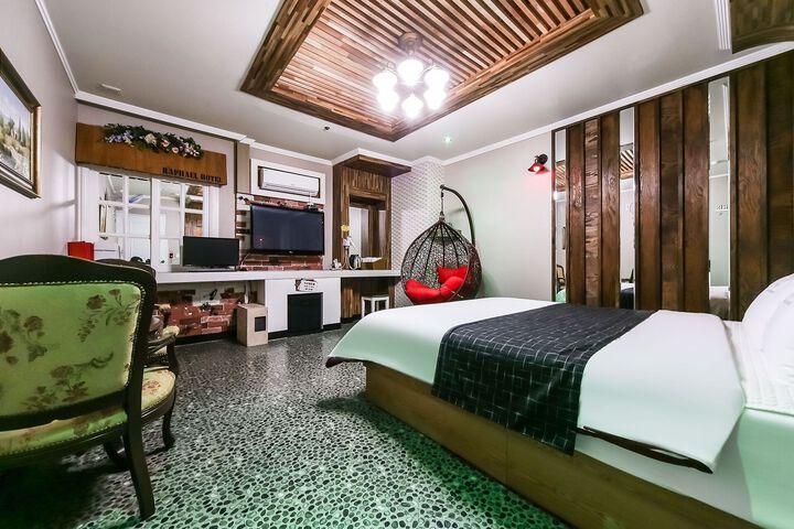 Room 41 of 80