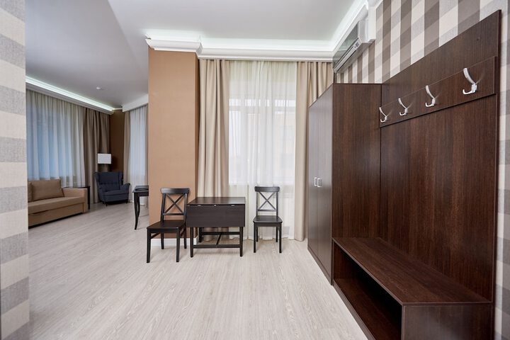 Room 6 of 92