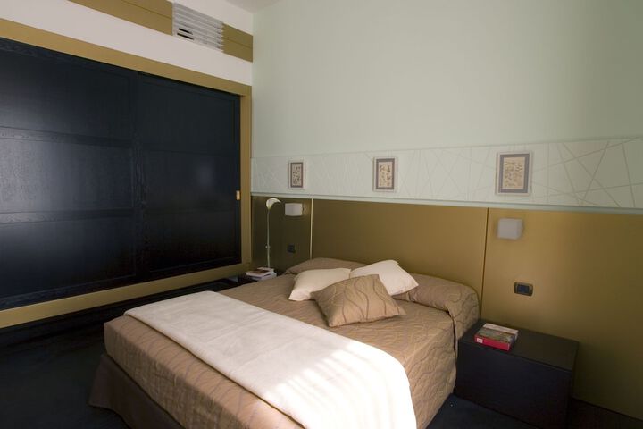 Room 16 of 31