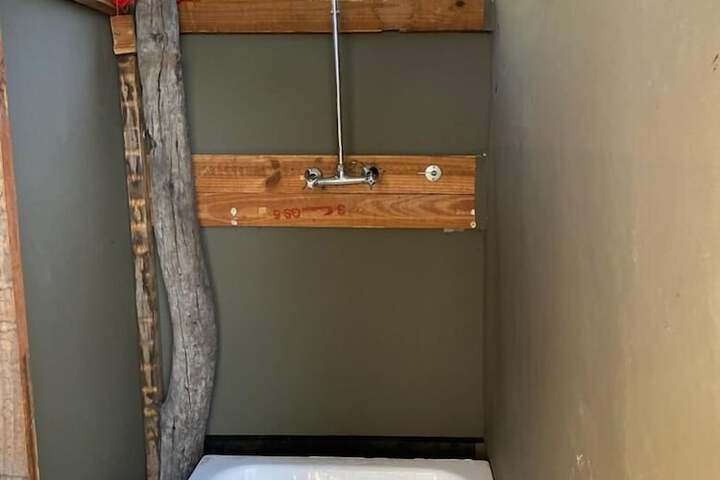 Room 4 of 9