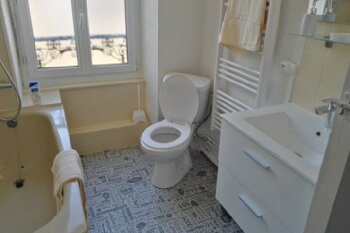 Room 3 of 20