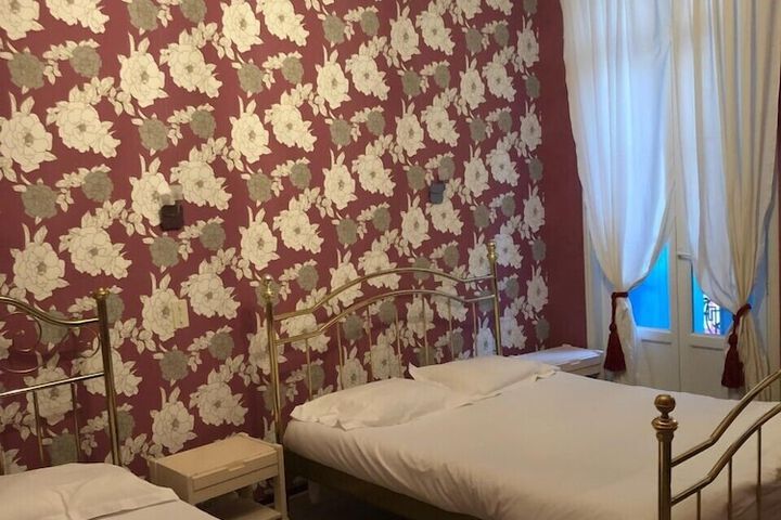 Room 4 of 11
