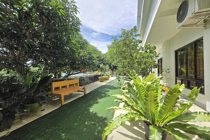 Hotel Exterior 49 of 60