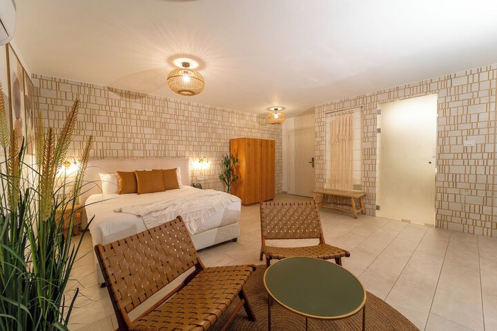 Room 53 of 145