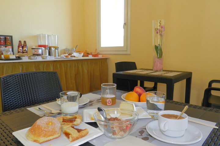 Breakfast/Coffee Service 15 of 18