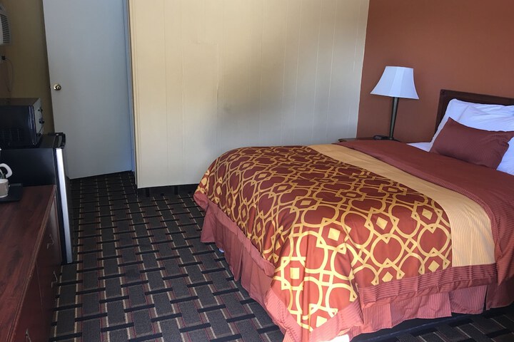 Room 13 of 36