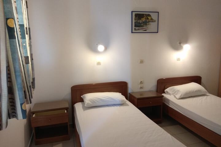 Room 3 of 32
