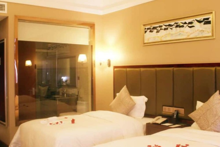 Room 10 of 20