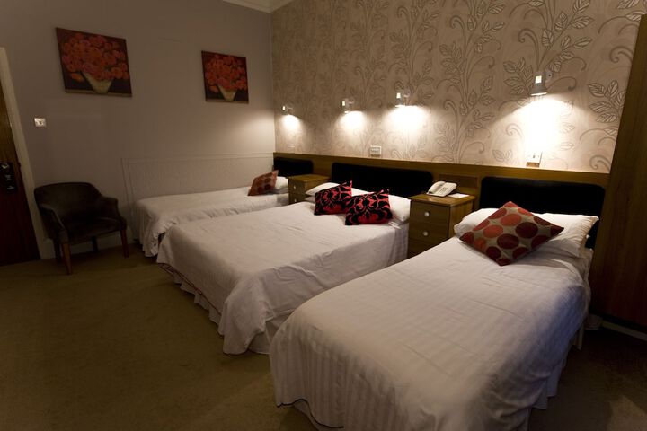 Room 5 of 118