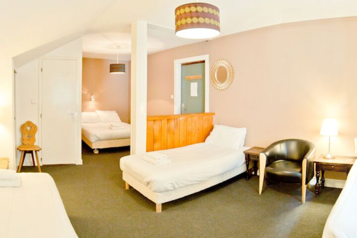 Room 4 of 33