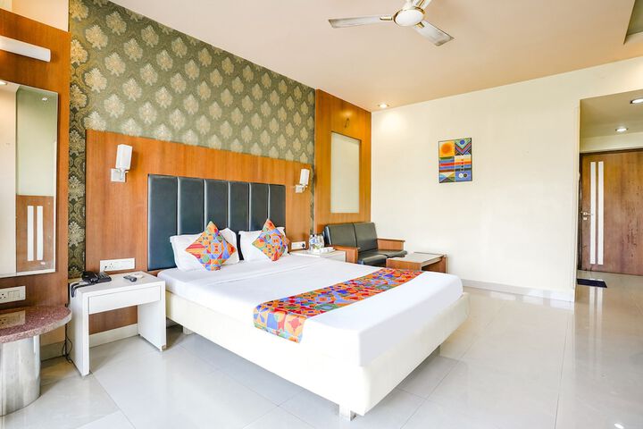 Room 9 of 37