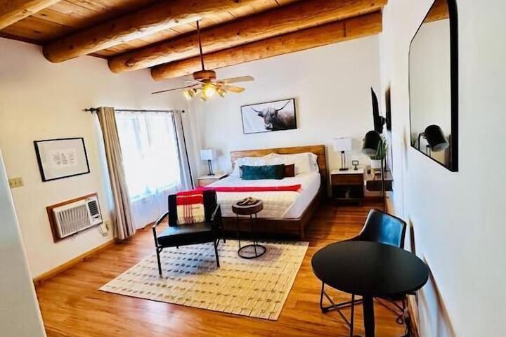 Room 17 of 37