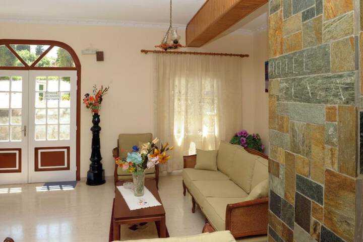 Lobby lounge