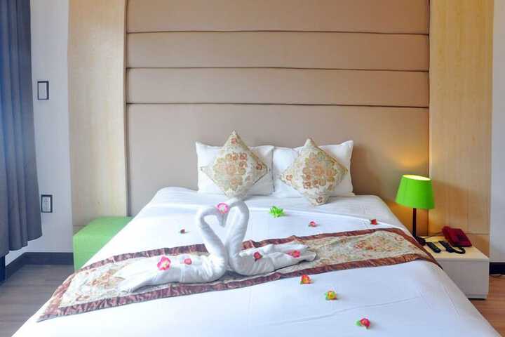 Room 13 of 25