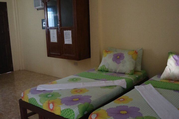 Room 5 of 17