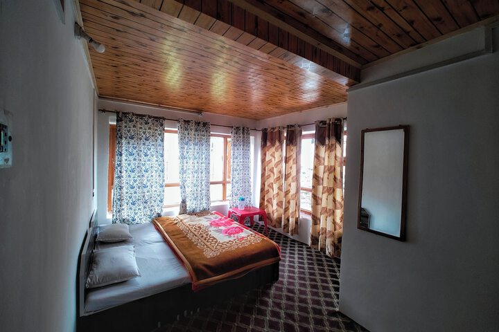 Room 11 of 17