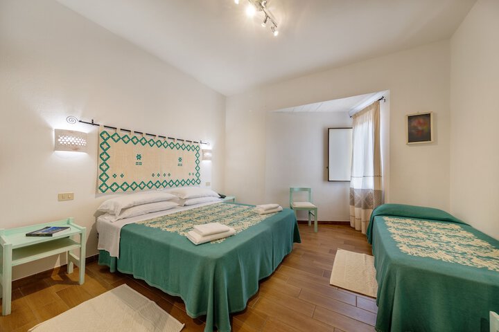 Room 17 of 104