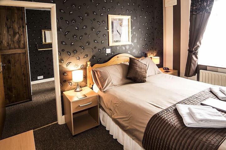 Room 10 of 26