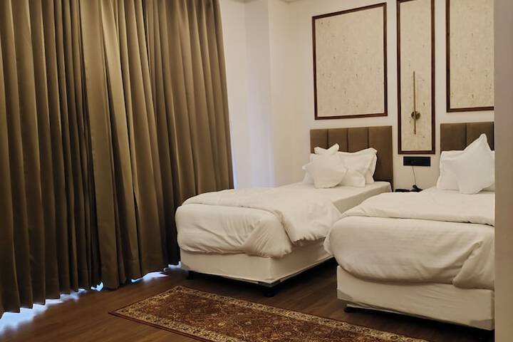 Room 12 of 30