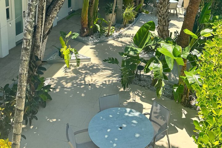 Hotel Exterior 12 of 15