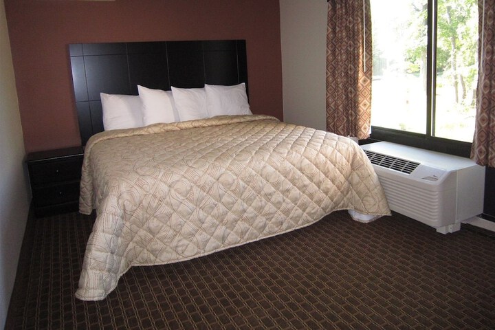 Standard | King Bed (3 of 16)