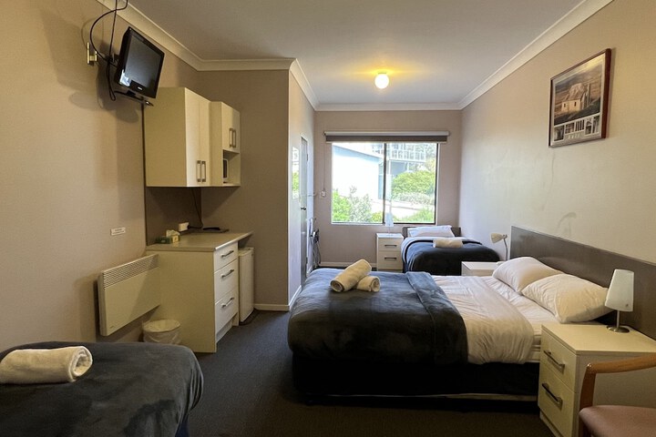 Room 4 of 23