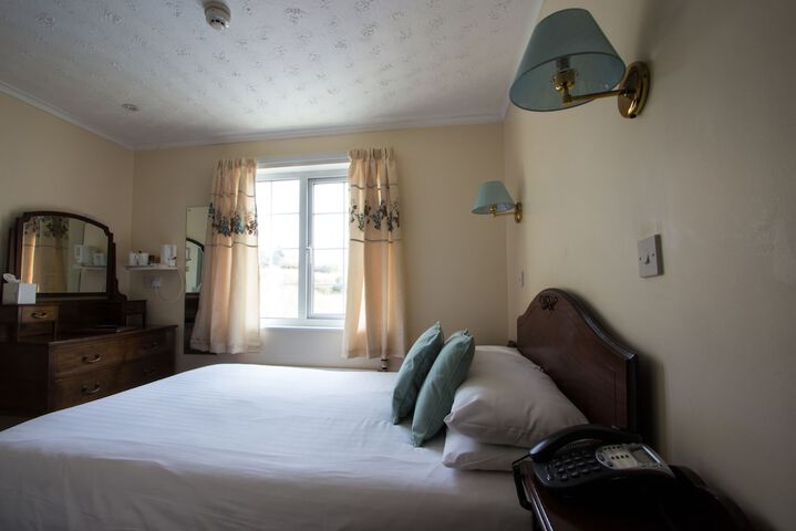 Room 27 of 210