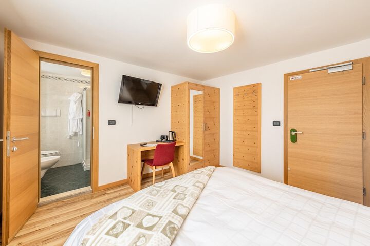 Room 13 of 49